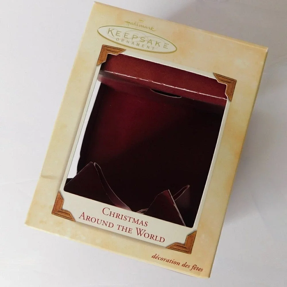 Vintage HALLMARK Keepsake Ornament Christmas Around the World 2002 Ball‎